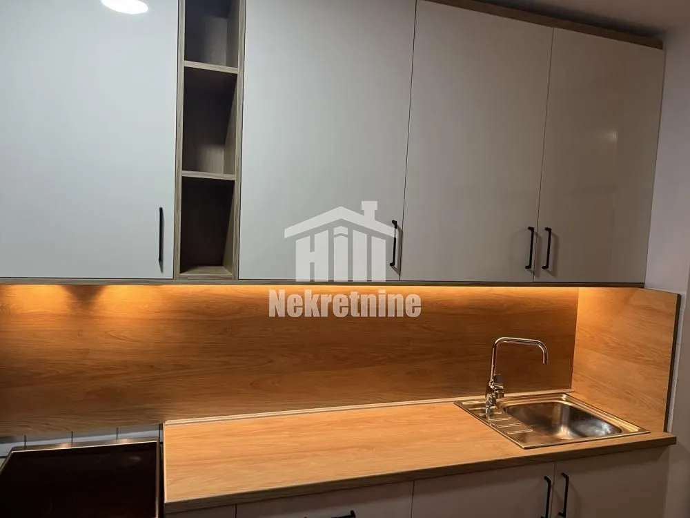 Prodaja, trosoban stan, 77m², Zemun Sve Podlokacije, Beograd