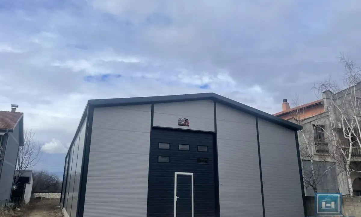 Izdavanje, poslovni prostor, 300m², Striško Naselje, Paraćin