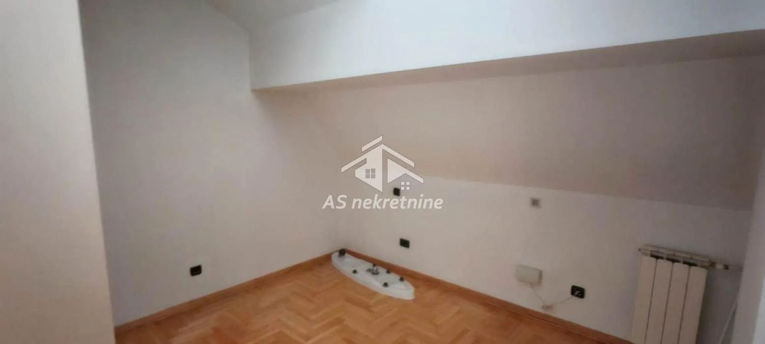Prodaja, stan, 207m², Kalenić Pijaca, Vračar Sve Podlokacije