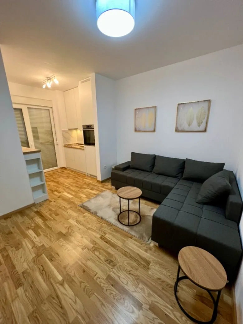Izdavanje, jednosoban stan, 38m², Bečići, Budva
