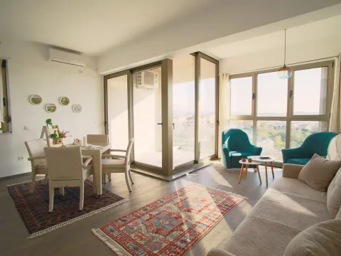 Prodaja, stan, 73m², Tivat, Crna Gora - image 1