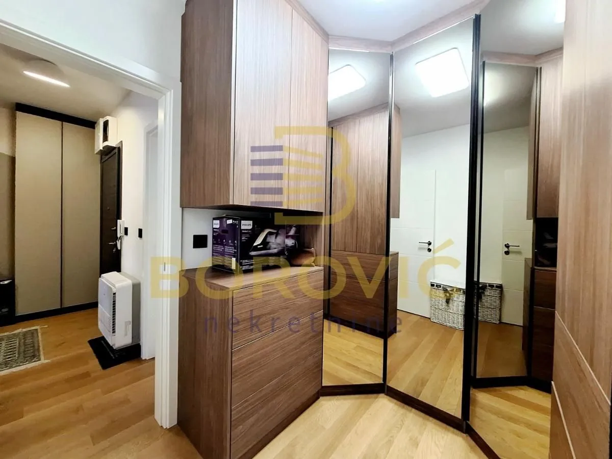 Prodaja, četvorosoban stan, 157m², Zemun Sve Podlokacije, Beograd