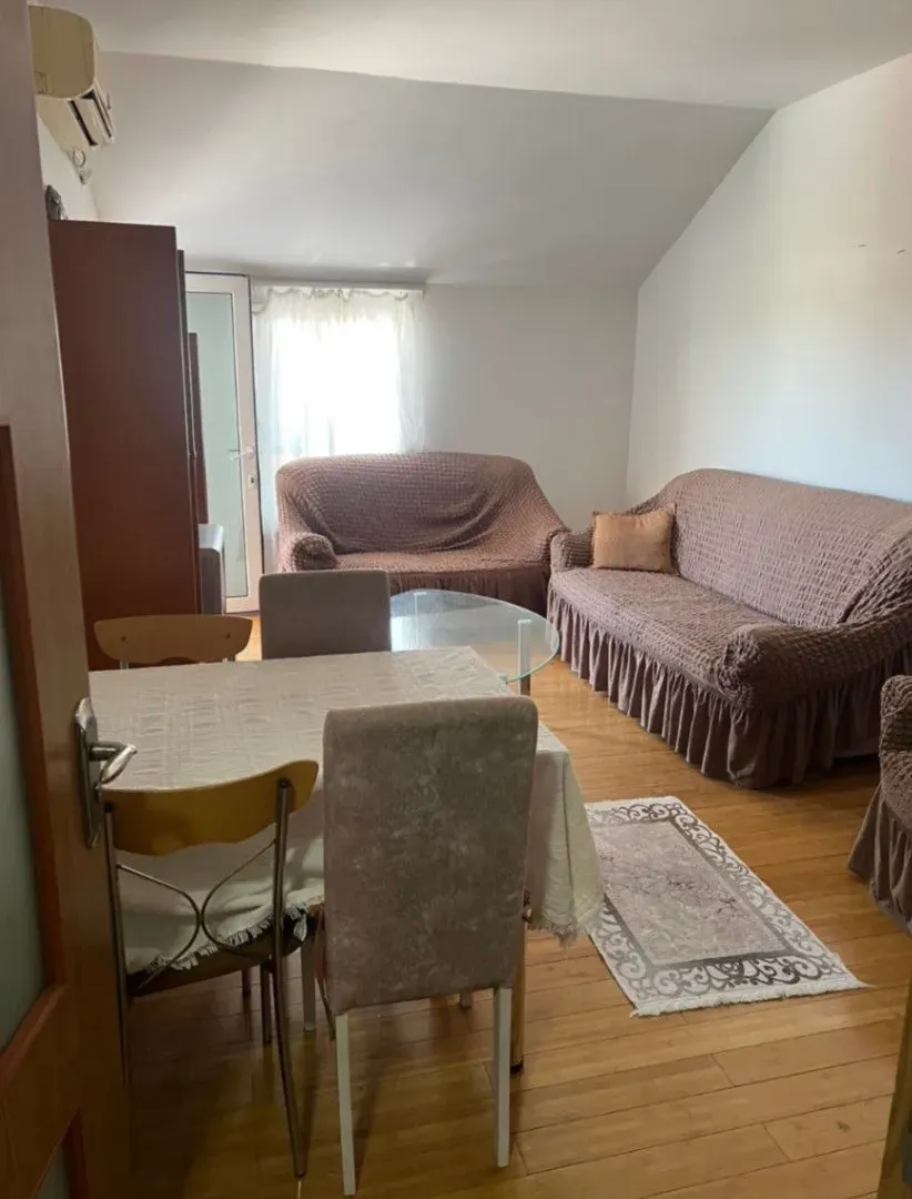 Izdavanje, dvosoban stan, 65m², Krivi Most, Podgorica
