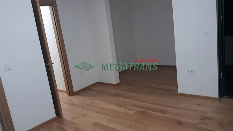 Izdavanje, stan, 143m², Centar, Novi Sad