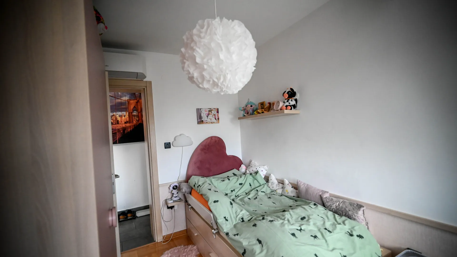 Izdavanje, trosoban stan, 100m², Centar, Podgorica