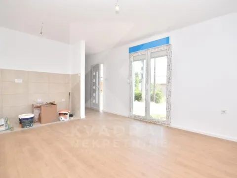 Izdavanje, poslovni prostor, 52m², Ibričevina, Podgorica - image 1