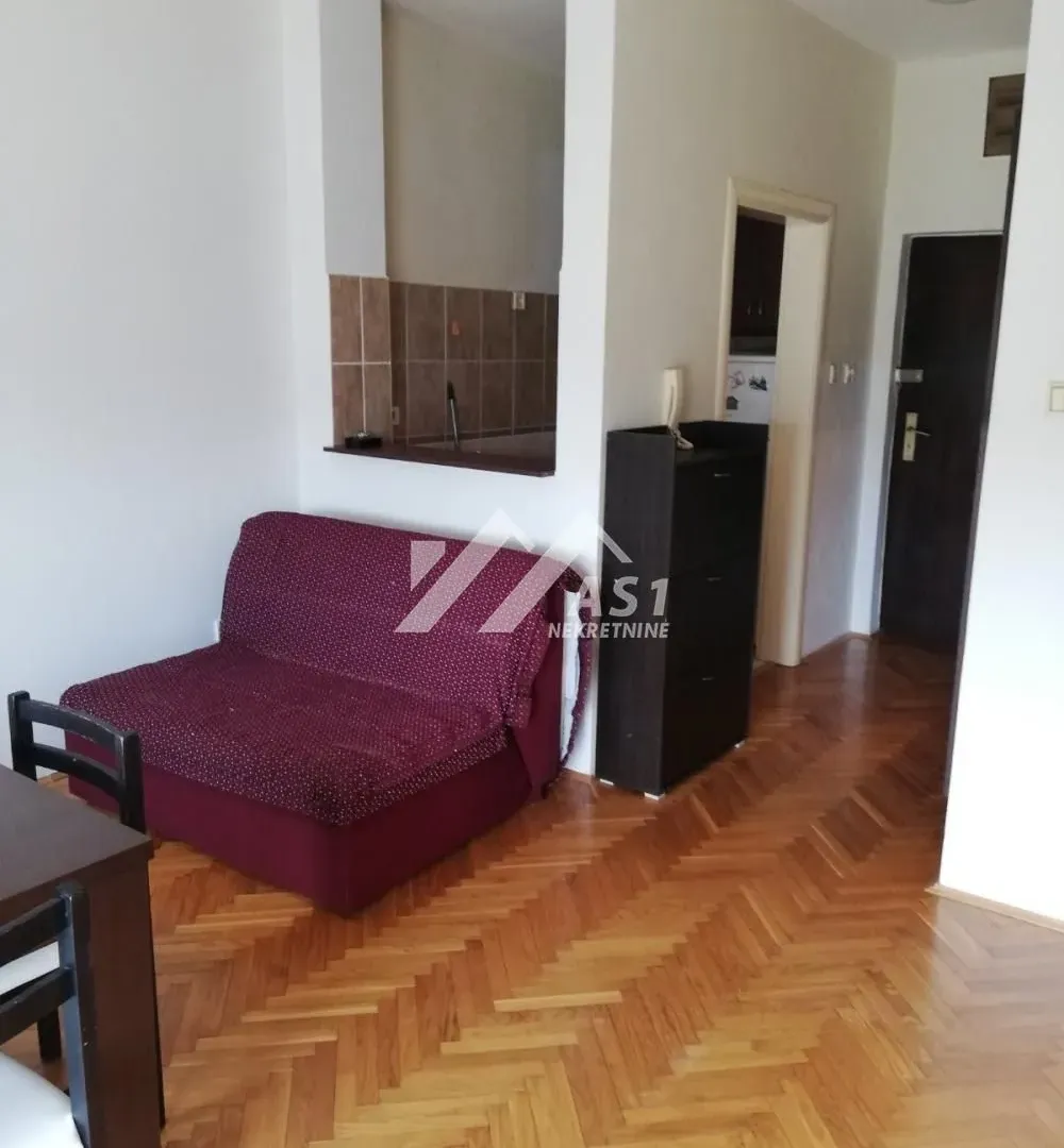 Izdavanje, jednosoban stan, 23m², Bulevar Oslobodjenja, Novi Sad Sve Podlokacije
