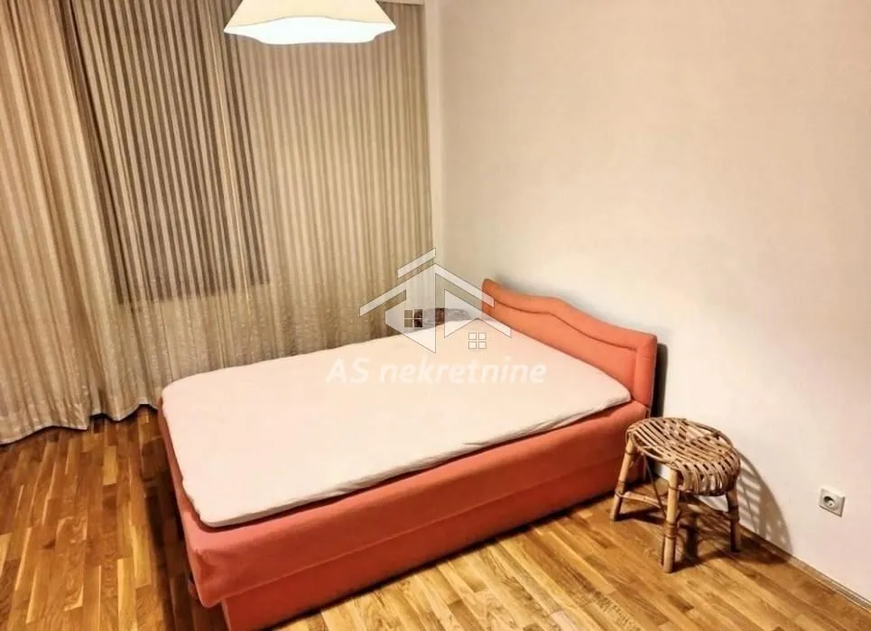 Izdavanje, četvorosoban stan, 105m², Crveni Krst, Beograd
