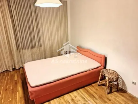 Izdavanje, četvorosoban stan, 105m², Crveni Krst, Beograd - image 10