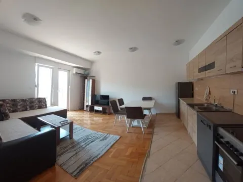 Izdavanje, dvosoban stan, 65m², Blok 9, Podgorica - image 6