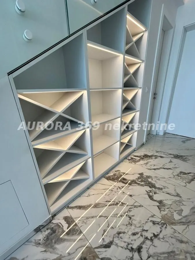 Izdavanje, kuća, 180m², Tatarsko brdo, Petrovaradin
