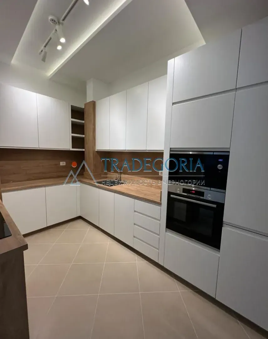 Prodaja, dvosoban stan, 108m², Dobrota, Kotor