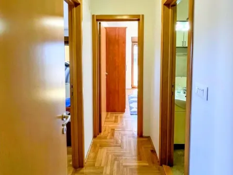 Prodaja, trosoban stan, 105m², Stari Aerodrom, Podgorica - image 8