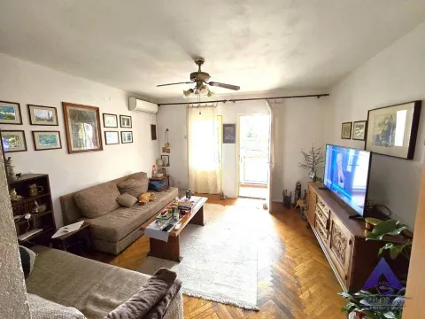 Prodaja, trosoban stan, 96m², Centar, Budva