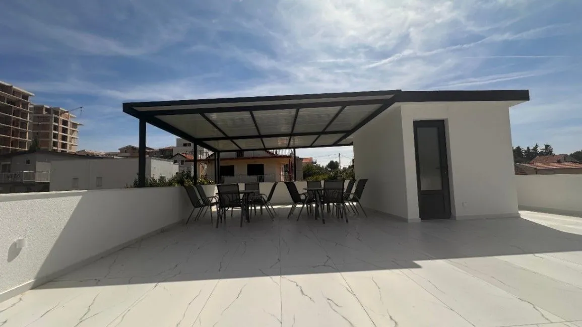 Izdavanje, kuća, 238m², Dobre Vode, Bar