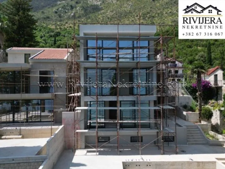 Prodaja, kuća, 430m², Njivice, Herceg Novi