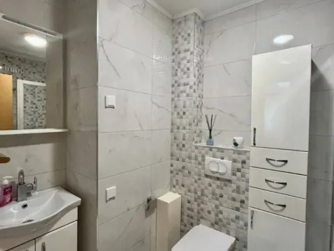 Izdavanje, jednosoban stan, 64m², Centar, Bar - image 8