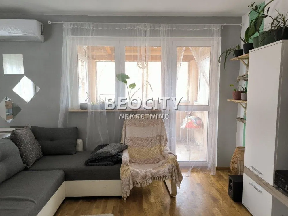 Prodaja, dvosoban stan, 43m², Karaburma, Palilula Sve Podlokacije