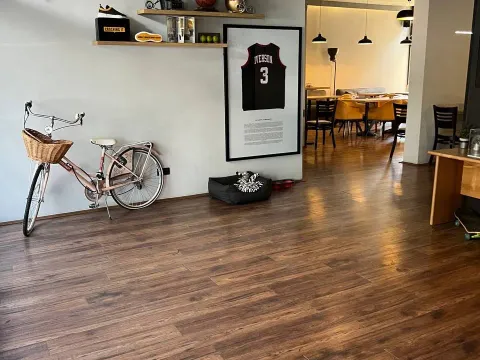 Izdavanje, poslovni prostor, 351m², Blok 5, Podgorica - image 19