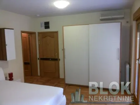 Rent, four bedroom apartment, 150m², Podgorica, Crna Gora - image 19