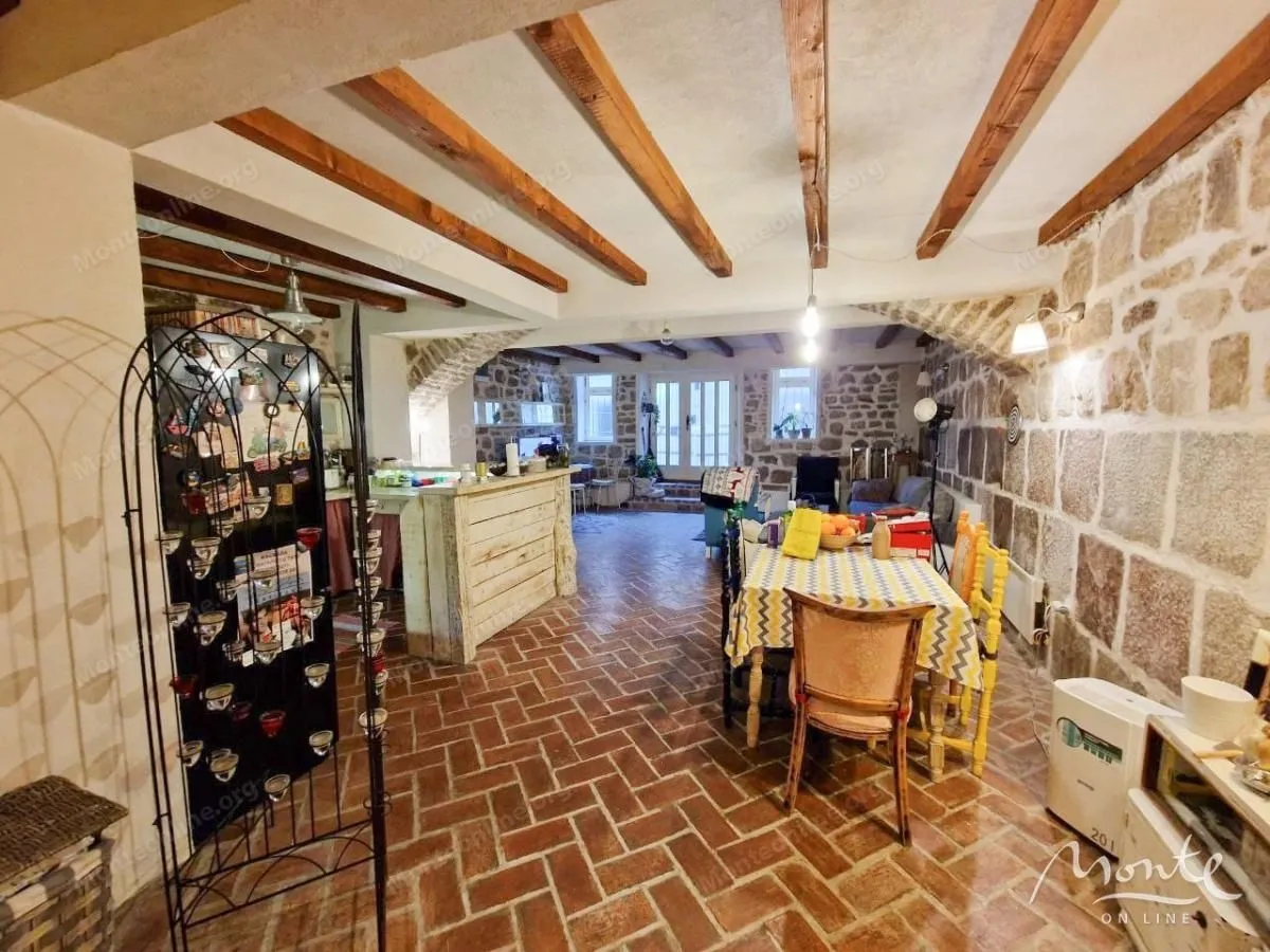 Prodaja, trosoban stan, 106m², Stari Grad, Herceg Novi