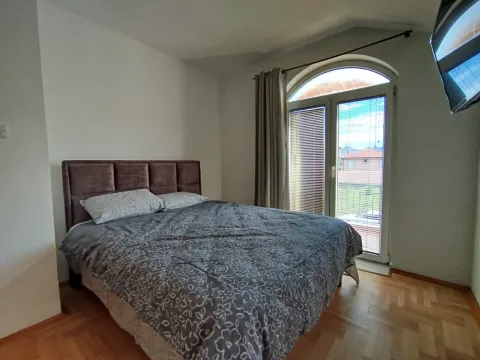 Izdavanje, kuća, 160m², Tološi, Podgorica - image 8