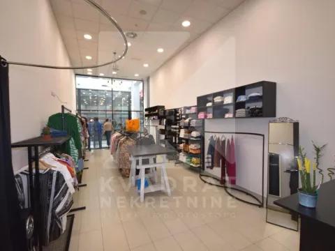 Prodaja, poslovni prostor, 53m², Blok 5, Podgorica - image 2