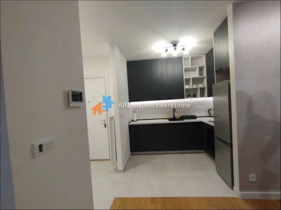 Izdavanje, trosoban stan, 95m², Trošarina, Voždovac Sve Podlokacije
