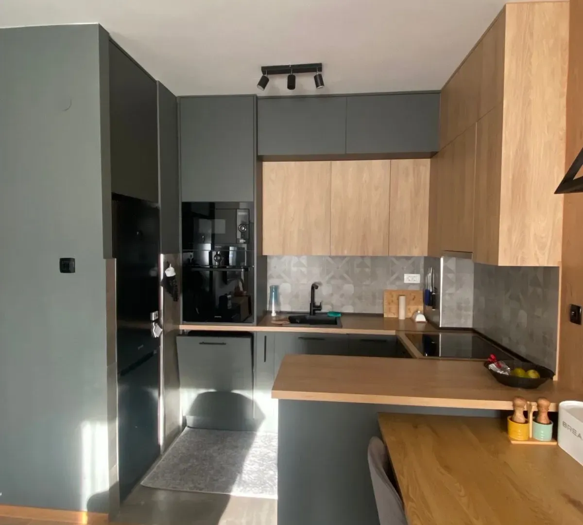 Izdavanje, jednosoban stan, 47m², Pobrežje, Podgorica