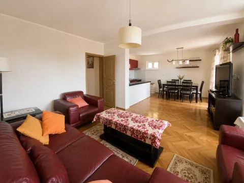 Prodaja, četvorosoban stan, 173m², Petrovac, Budva - image 2