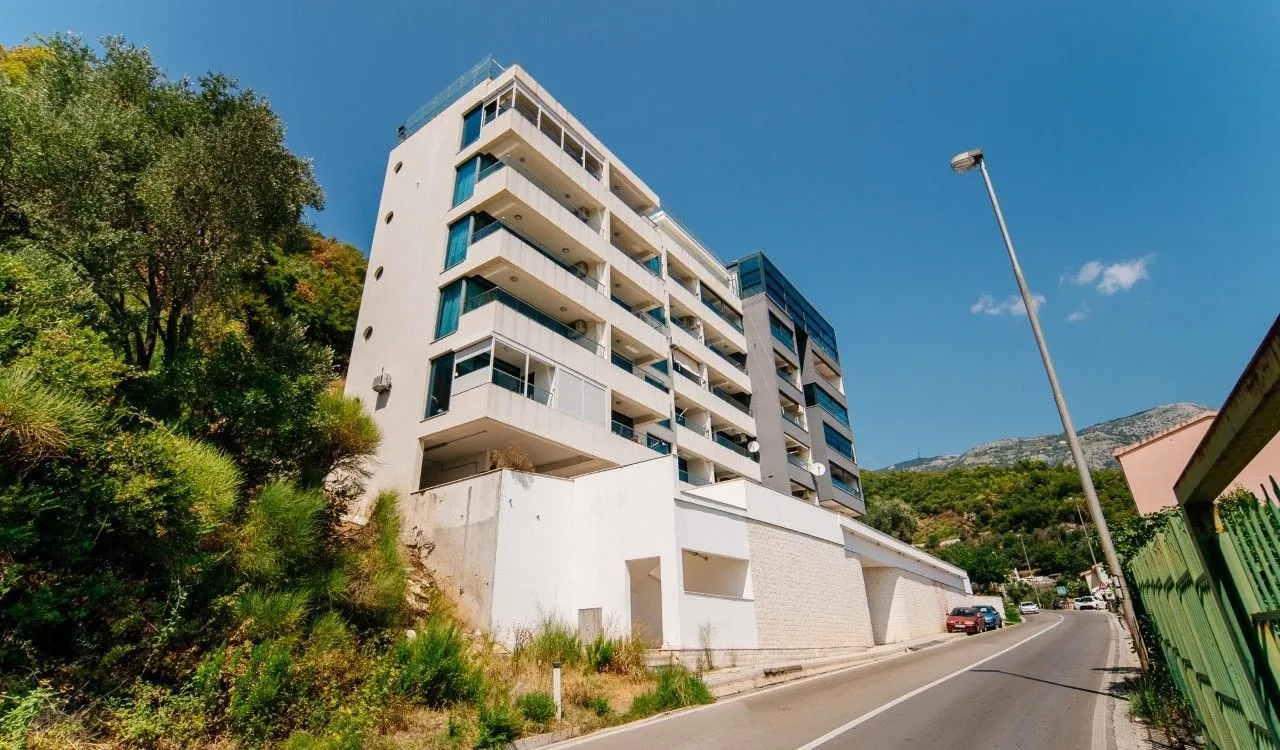 Prodaja, trosoban stan, 233m², Budva, Crna Gora