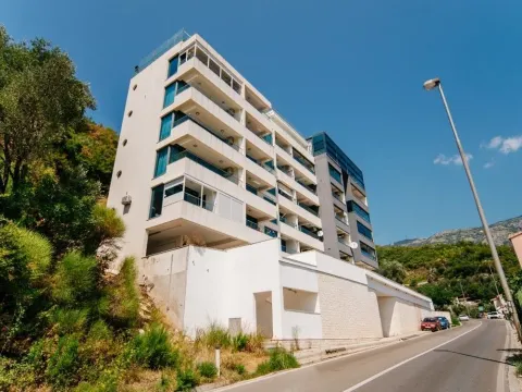 Prodaja, trosoban stan, 233m², Budva, Crna Gora - image 1