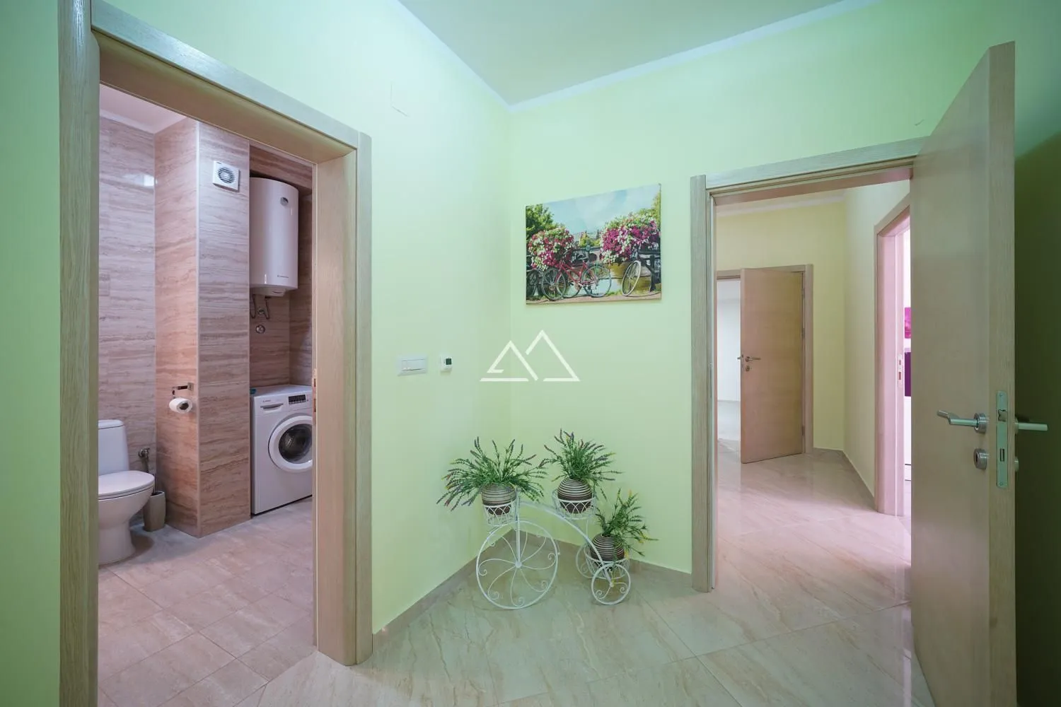 Prodaja, dvosoban stan, 242m², Dobra Voda, Budva