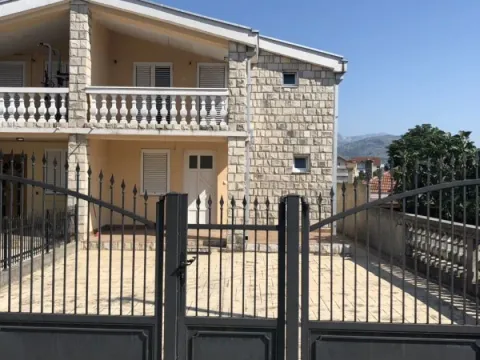 Rent, house, 220m², Stari Aerodrom, Podgorica - image 1