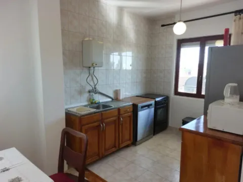 Izdavanje, trosoban stan, 100m², Šušanj, Bar - image 3