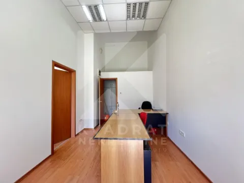 Izdavanje, poslovni prostor, 28m², Stari Aerodrom, Podgorica - image 5