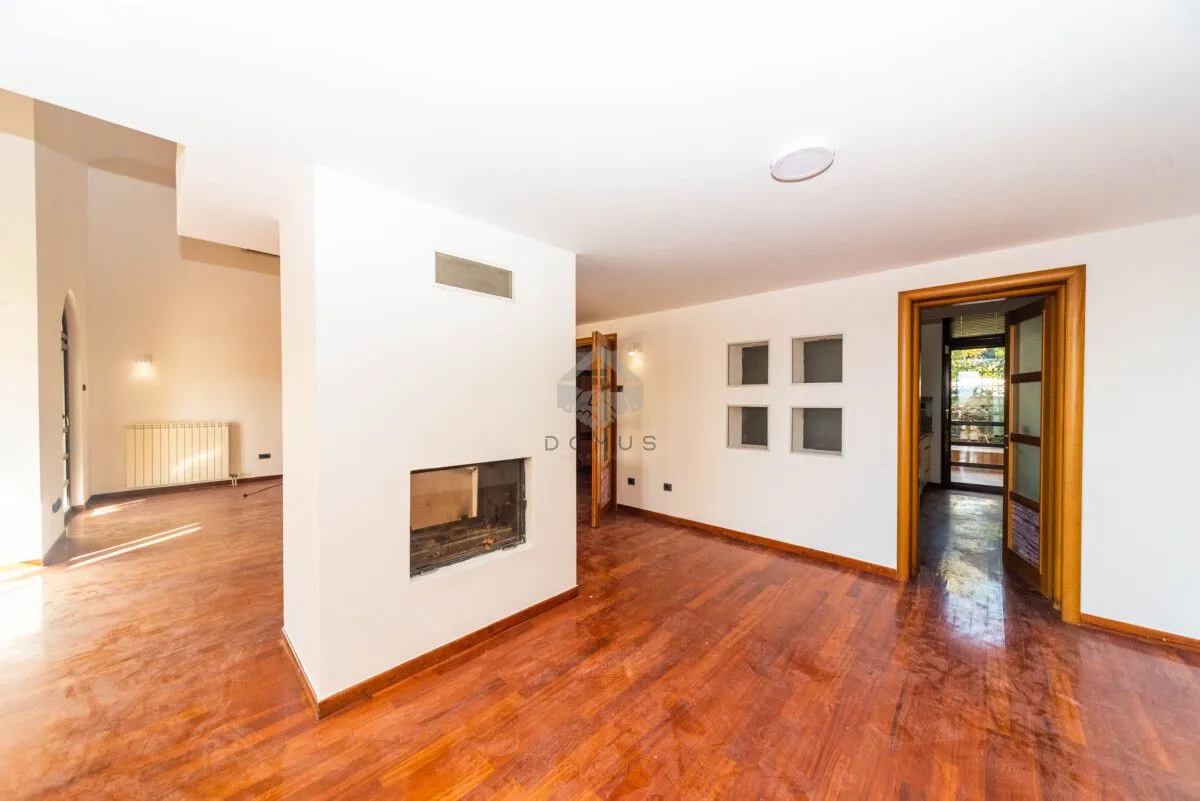 Rent, house, 270m², Gorica C, Podgorica