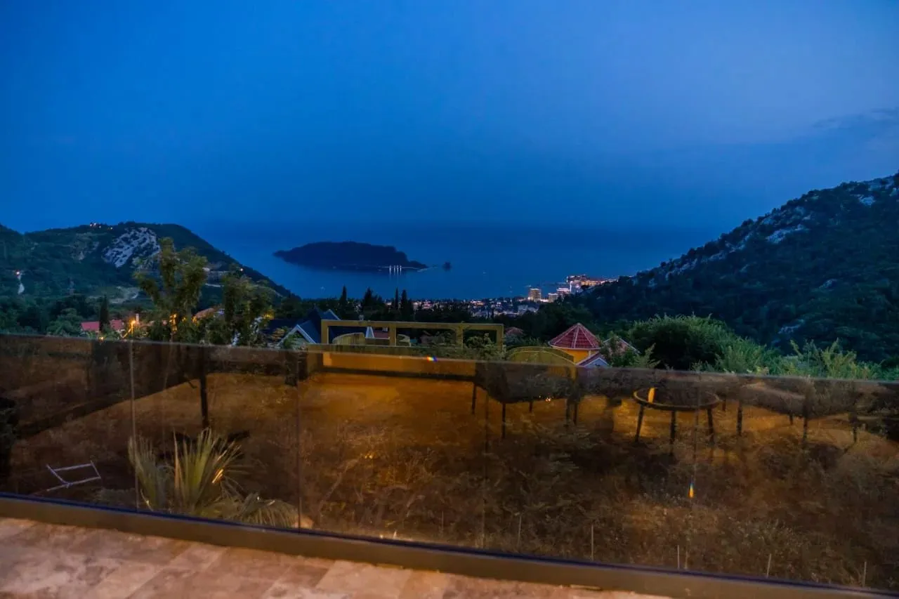 Sale, house, 300m², Markovići, Budva