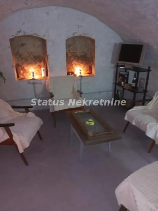 Prodaja, kuća, 170m², Salajka, Novi Sad Sve Podlokacije