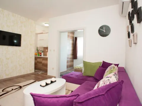 Izdavanje, jednosoban stan, 42m², Bečići, Budva - image 11