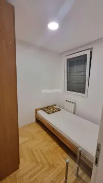 Izdavanje, trosoban stan, 40m², Kalenić Pijaca, Vračar Sve Podlokacije - image 4