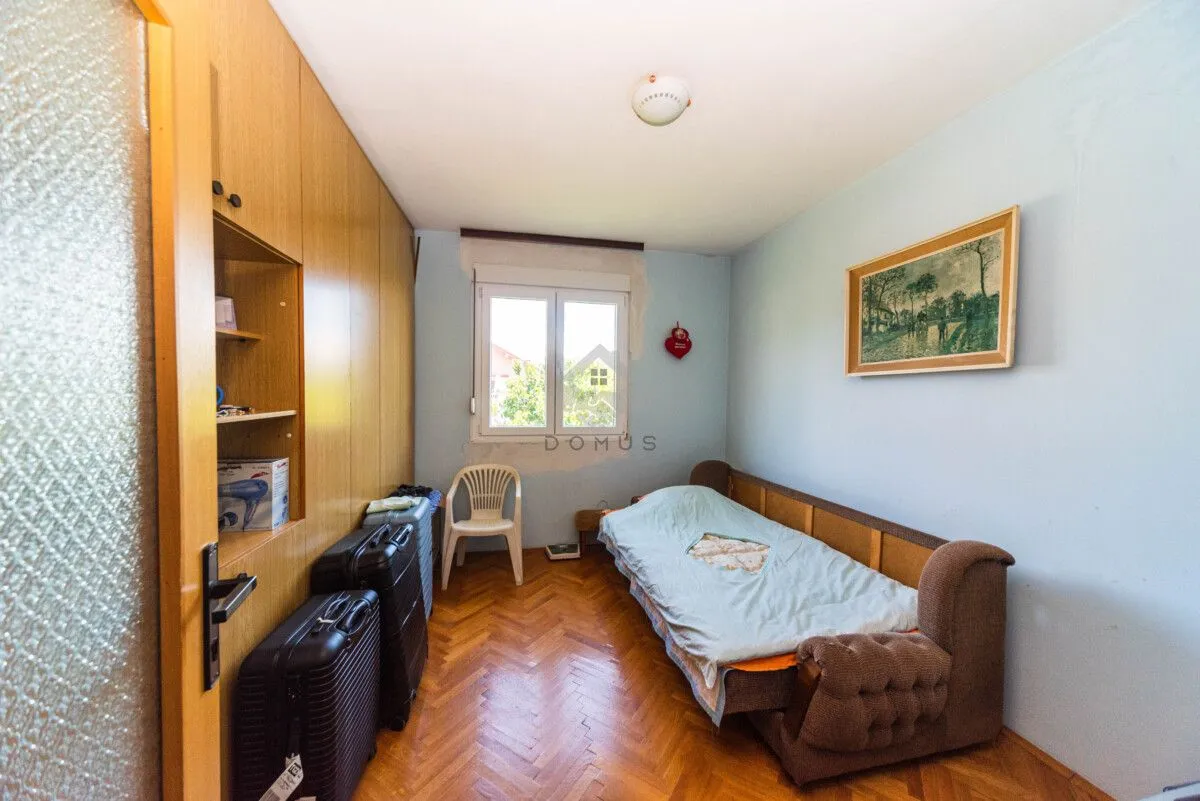 Sale, house, 320m², Zlatica, Podgorica