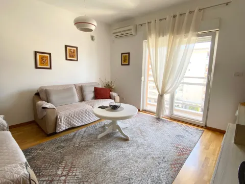 Rent, one bedroom apartment, 50m², City Kvart, Podgorica - image 1