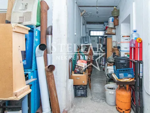 Izdavanje, poslovni prostor, 100m², Blok 7, Podgorica - image 8