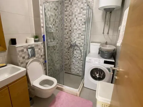 Izdavanje, jednosoban stan, 55m², Kalimanj, Tivat - image 8