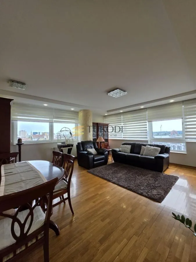 Prodaja, četvorosoban stan, 110m², Bulevar Oslobodjenja, Novi Sad Sve Podlokacije