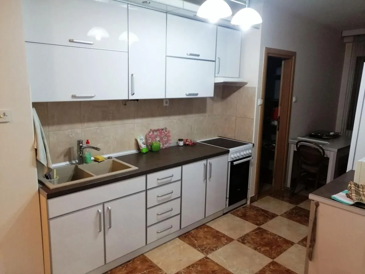 Prodaja, trosoban stan, 95m², Centar, Niš