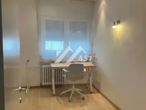 Izdavanje, četvorosoban stan, 95m², Centar, Novi Sad - image 6