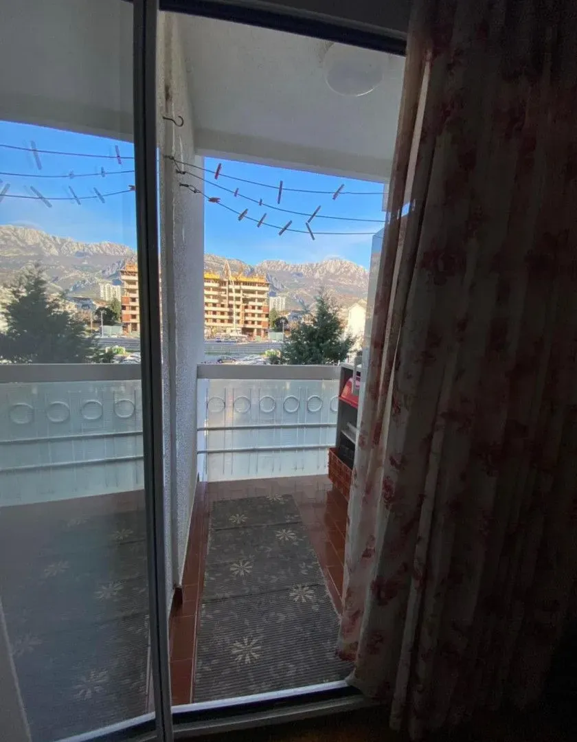 Rent, two bedroom apartment, 70m², Makedonsko naselje, Bar