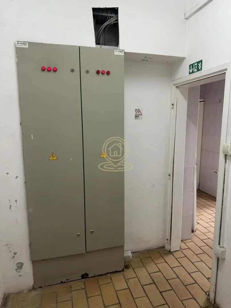 Izdavanje, poslovni prostor, 80m², Brace Jerković, Voždovac Sve Podlokacije